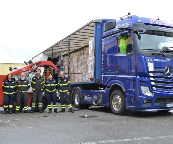 Uniformi vigili donati ai Bomberos del Paraguay