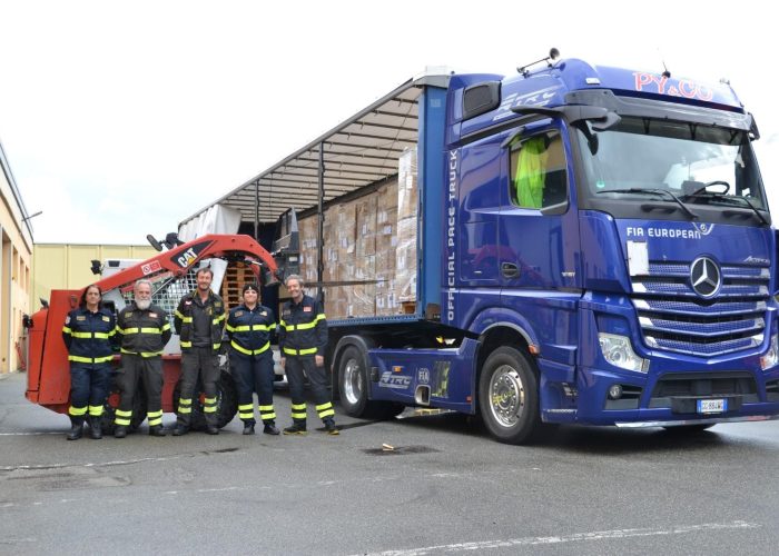 Uniformi vigili donati ai Bomberos del Paraguay