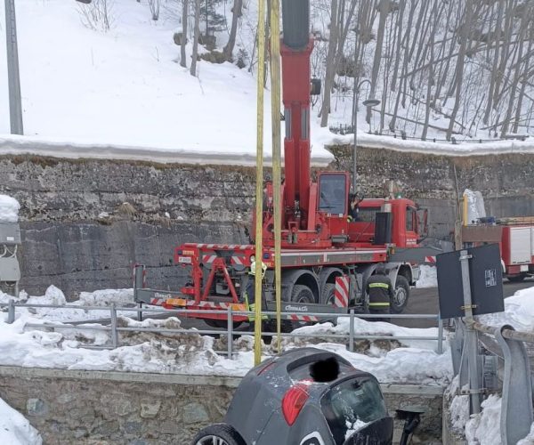 Auto nel torrente Valtournenche
