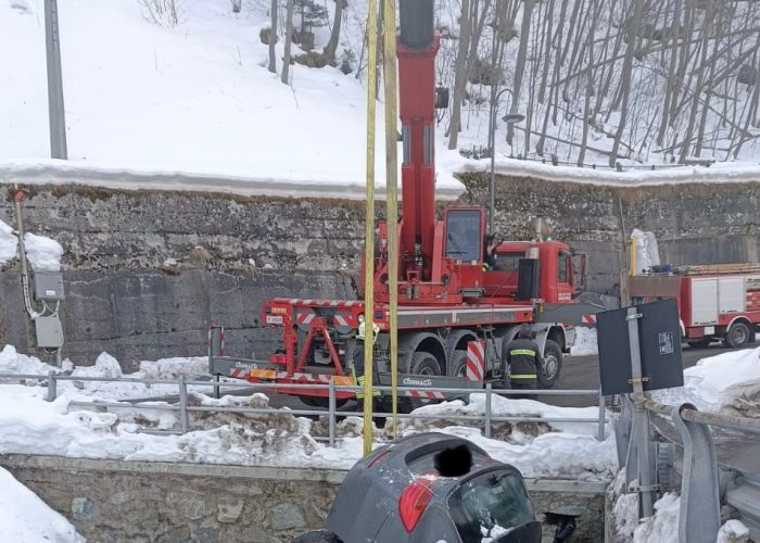 Auto nel torrente Valtournenche