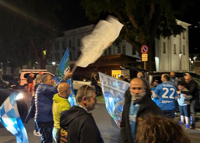 I tifosi del Napoli festeggiano lo scudetto ad Aosta
