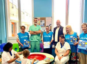 La donazione dei giocattoli dell'Unicef alla Pediatria del Beauregard