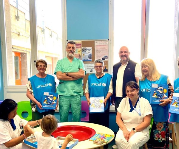 La donazione dei giocattoli dell'Unicef alla Pediatria del Beauregard