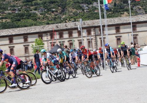 La partenza del Giro della Valle d'Aosta 2025 dall'UniVdA di Aosta