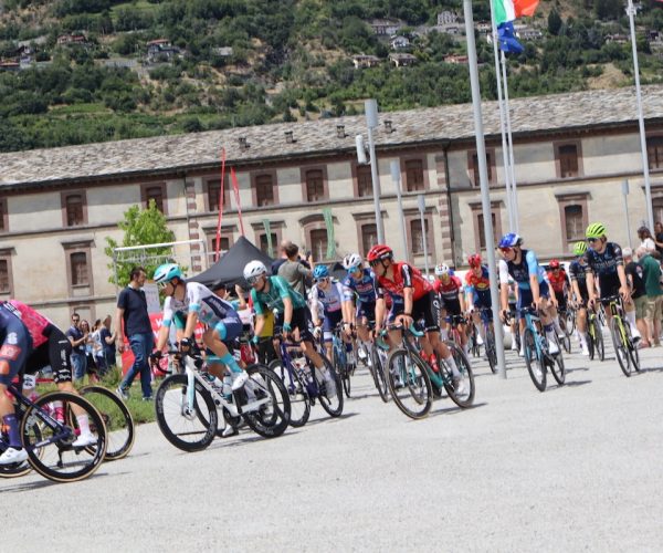 La partenza del Giro della Valle d'Aosta 2025 dall'UniVdA di Aosta