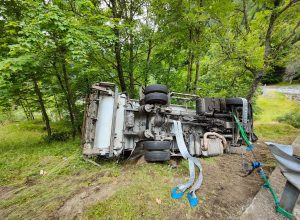 Il camion uscito di strada a Gressoney-Saint-Jean