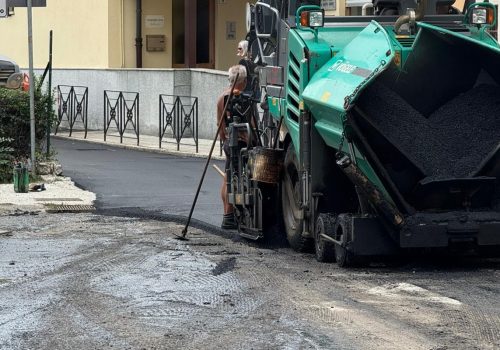 Il lavori di asfaltatura in via Guido Rey, ad Aosta