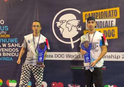 I pizzaioli di Meffry, Francesco e Carlo Cardone, premiati al Campionato mondiale della Pizza DOC