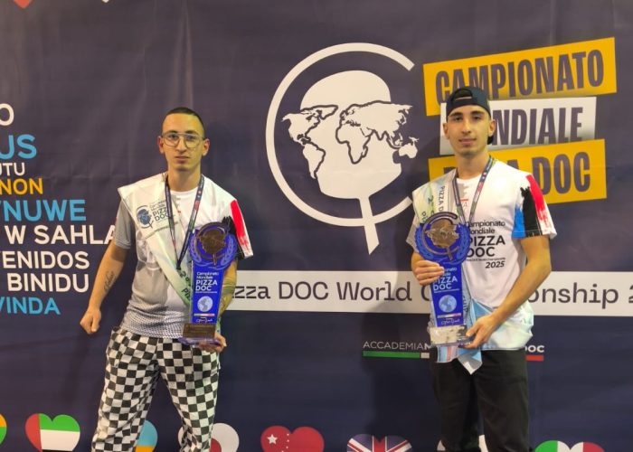 I pizzaioli di Meffry, Francesco e Carlo Cardone, premiati al Campionato mondiale della Pizza DOC
