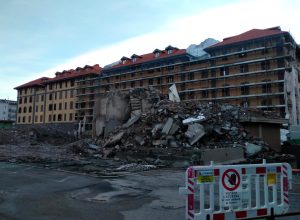 Le macerie del grattacielo alto del quartiere Cogne, ad Aosta