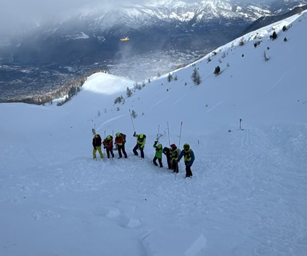 Soccorso in azione per ricerca scialpinista a Pila