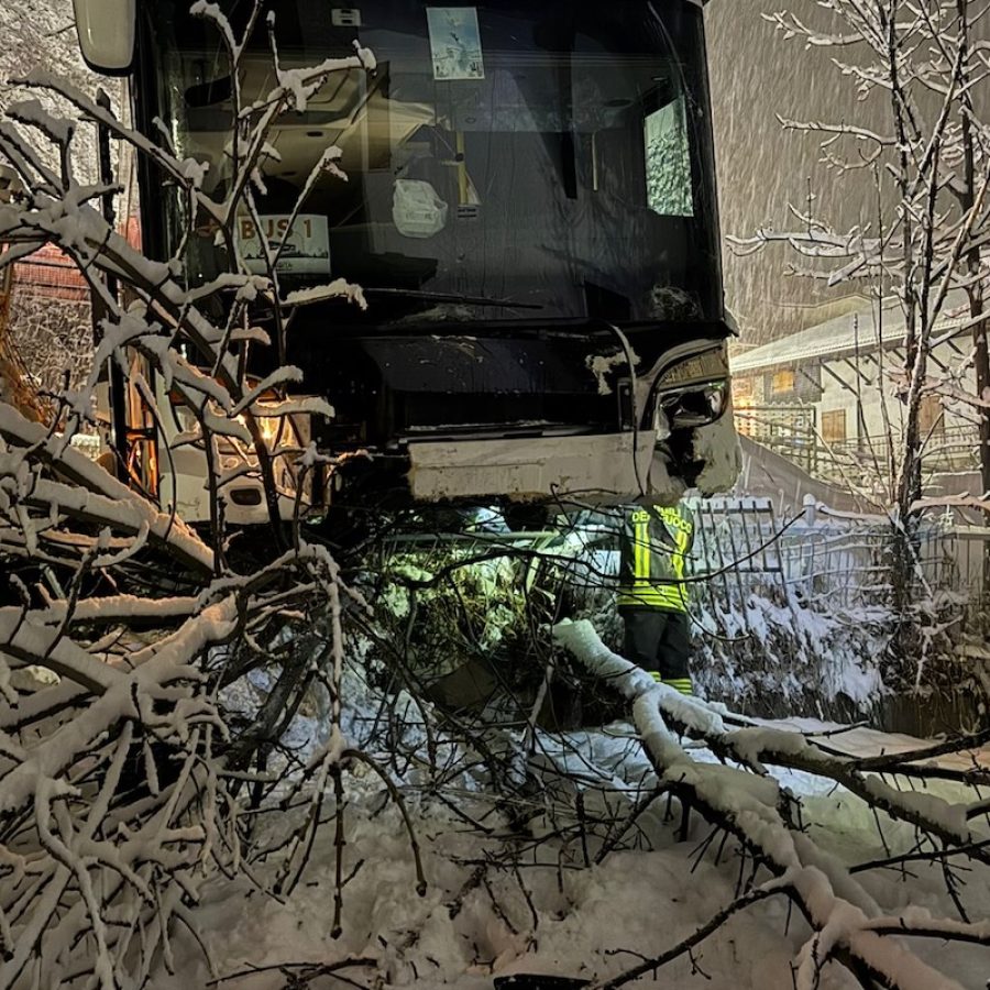 Il bus uscito di strada a Torgnon