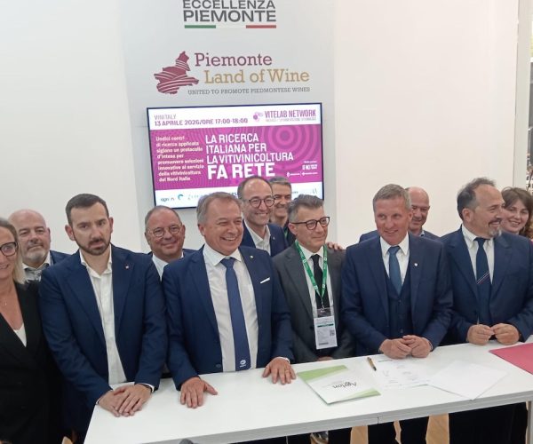 La firma, da parte dell'Institut agricole, dell'accordo su Vinelab Network