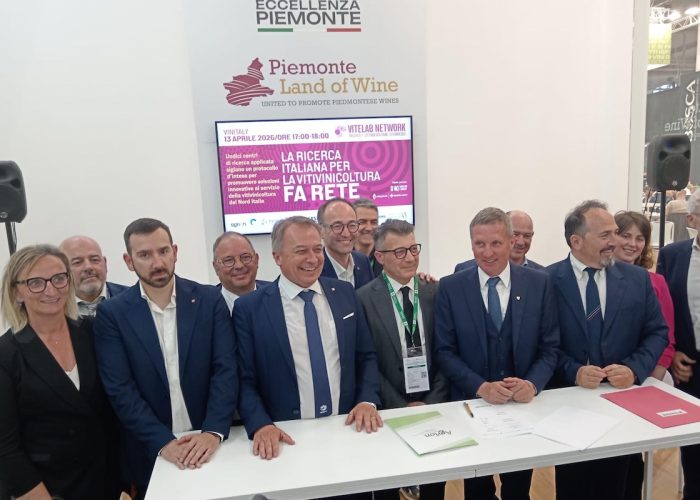 La firma, da parte dell'Institut agricole, dell'accordo su Vinelab Network