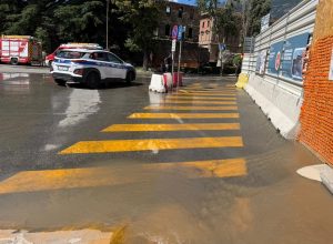 La perdita d'acqua ad Aosta, nella zona della stazione