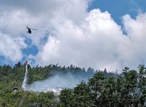 L'incendio boschivo zona di Lexert, a Gignod