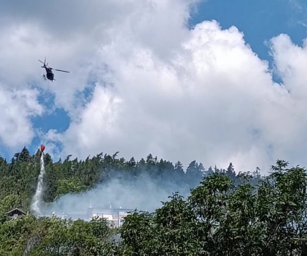 L'incendio boschivo zona di Lexert, a Gignod