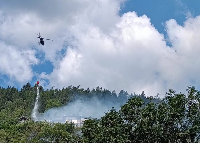 L'incendio boschivo zona di Lexert, a Gignod
