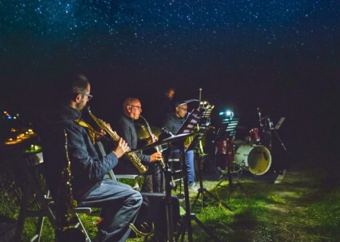 Astreo, performance musicale