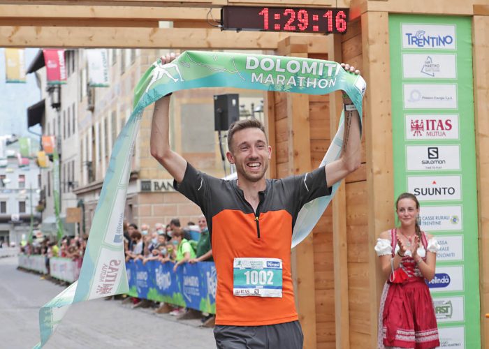 Xavier Chevrier alla Primiero Dolomiti Marathon foto Newspower it