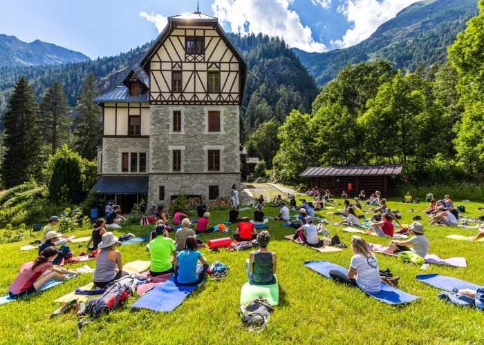 Yoga a Villa Borgogna a Gressoney Saint Jean