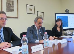 Al centro Gennaro Argirò, direttore della filiale di Aosta della Banca d'Italia