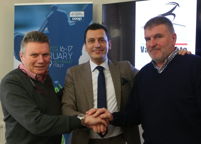 In foto da sx Ivo Charrère presidente del comitato organizzatore, Michel Henry direttore commerciale Netweek per la Valle d’Aosta e l’olimpionico di fondo Marco Albarello