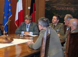 la firma dell'accordo per il poligono Buthier