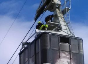 Foto e video dell'addestramento su impianti a fune condotto dal Soccorso Alpino Valdostano a Pila, oggi.