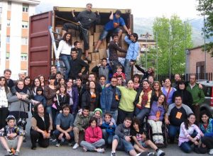 I volontari che hanno partecipato alla sesta raccolta viveri