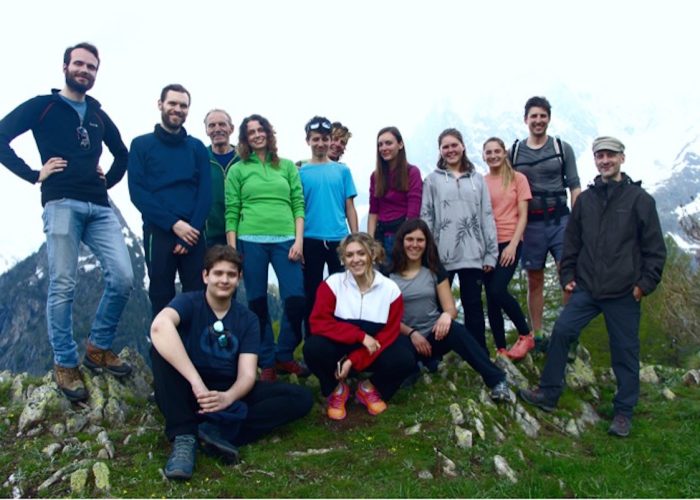 Gli alunni che hanno preso parte al progetto con i professori e il sindaco di Courmayeur