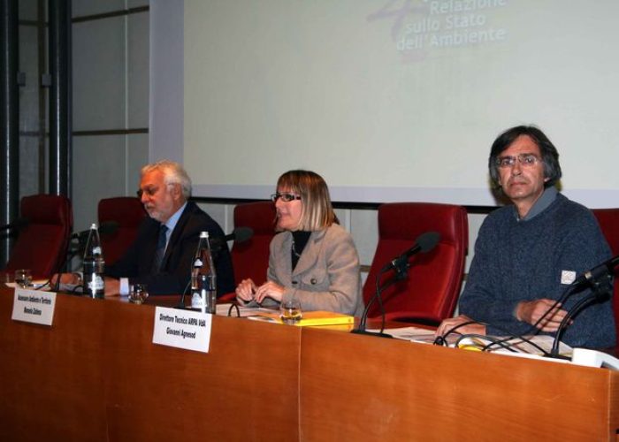 Da sx Edmondo Nocerino, l'assessore regionale Manuela Zublena e Giovanni Agnesod