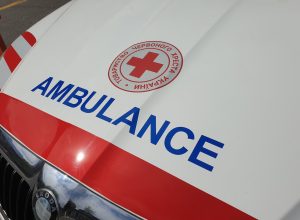 Le ambulanze e l'automedica donate alla Croce rossa per l'Ucraina