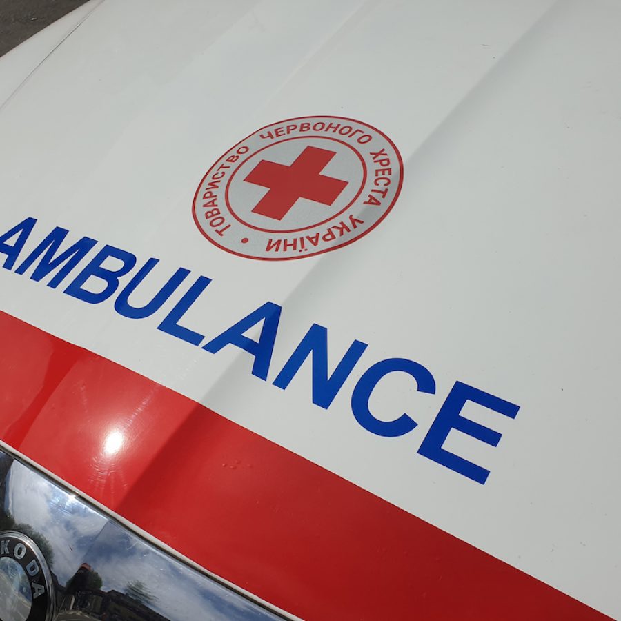 Le ambulanze e l'automedica donate alla Croce rossa per l'Ucraina