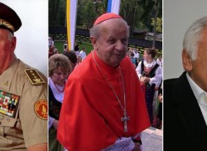 Da sin. Gino Gronchi, il Cardinale Stanislao Dziwisz e Giulio Rapetti in arte Mogol