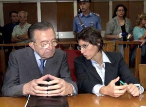 Giulio Andreotti con l'avvocato Giulia Bongiorno ai tempi del processo di Palermo.
