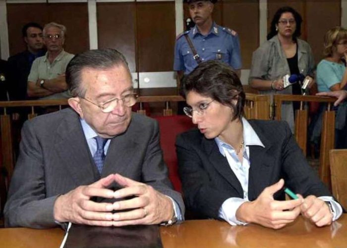 Giulio Andreotti con l'avvocato Giulia Bongiorno ai tempi del processo di Palermo.