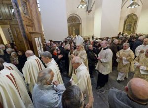 mons. Anfossi durante la cerimonia di commiato