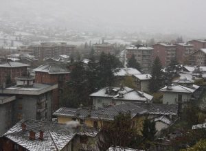 Aosta, ore 8.15: prima nevicata in città della stagione