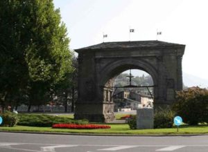 Piazza Arco d'Augusto