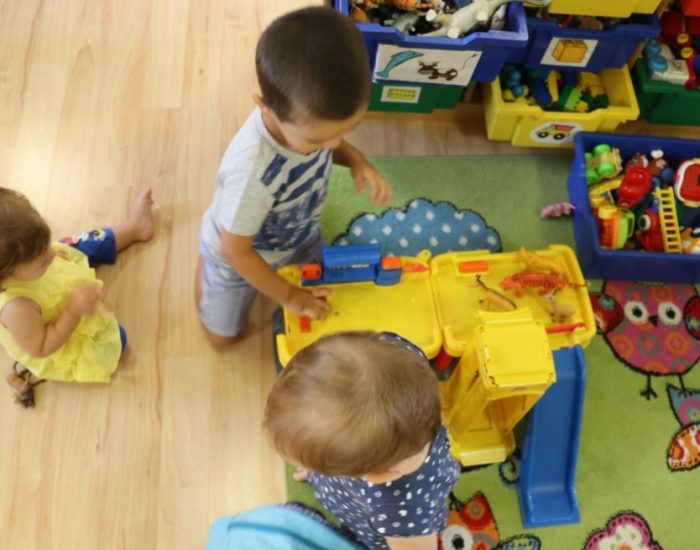 Bambini all'asilo - foto d'archivio