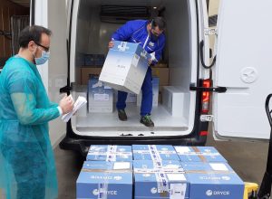 Immagine di archivio - La consegna ad Aosta dei vaccini anti Covid