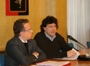 da sx il Dott. Enrico Di Martino, direttore della direzione alberghi, strutture ricettive extralberghiere e commercio, e l'Assessore Aurelio Marguerettaz