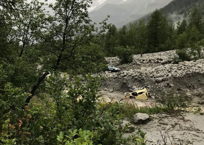 auto presa dalla Frana Val Ferret