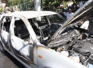 L'auto bruciata