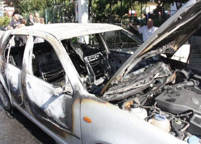 L'auto bruciata