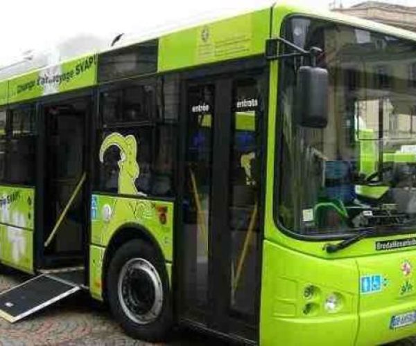 I nuovi autobus presentati in piazza Chanoux