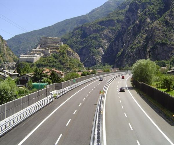 Autostrada (foto d'archivio)