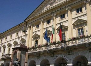 Bandiere a mezz'asta al Comune di Aosta