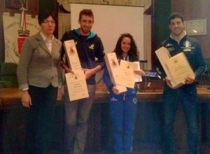 Il sindaco di Nus, Elida Baravex, con i tre campioni